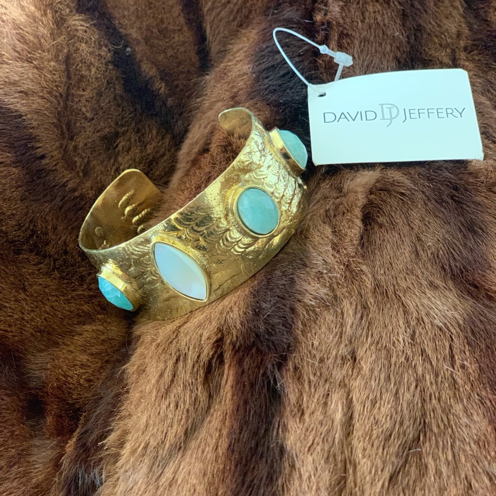 Gold plated cuff bracelet - Chalcedony & Pearl